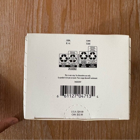 Hallmark Signature Series Festive Row House 2024 - Picture 4 of 8